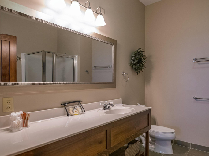 Bathroom 4, 2 Br: Soaring Eagle 402, Pocahontas