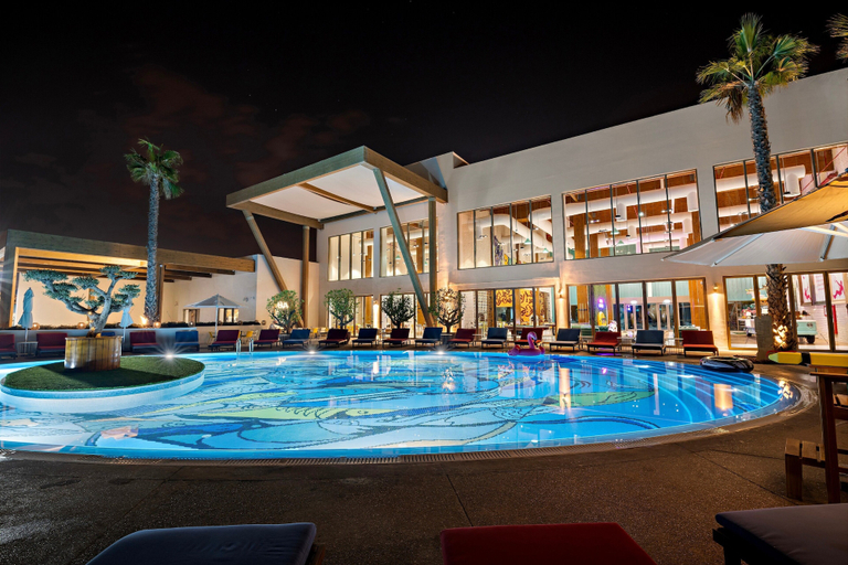 Sport & Beauty 2, Fuwairit Kite Beach, Tapestry Collection By Hilton
