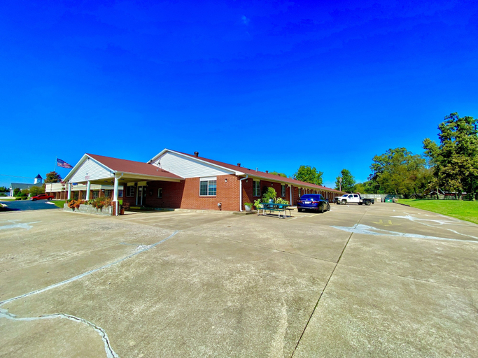 Exterior & Views 1, Razorback Inn, Benton