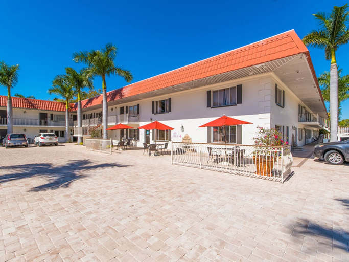 Exterior & Views 2, Hibiscus Suites - Gateway to Siesta Key, Sarasota