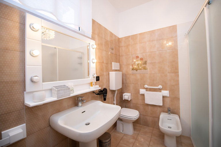 Bathroom 3, Il Cortiletto - Appartamento Anna, Brescia