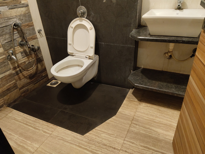 Bathroom 4, Hotel Praveen International, Thane