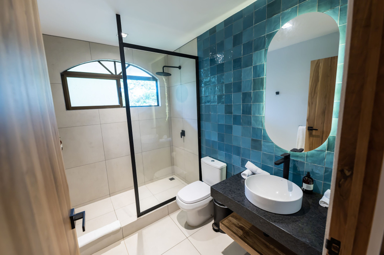Bathroom 5, Marala Hotel, Parrita