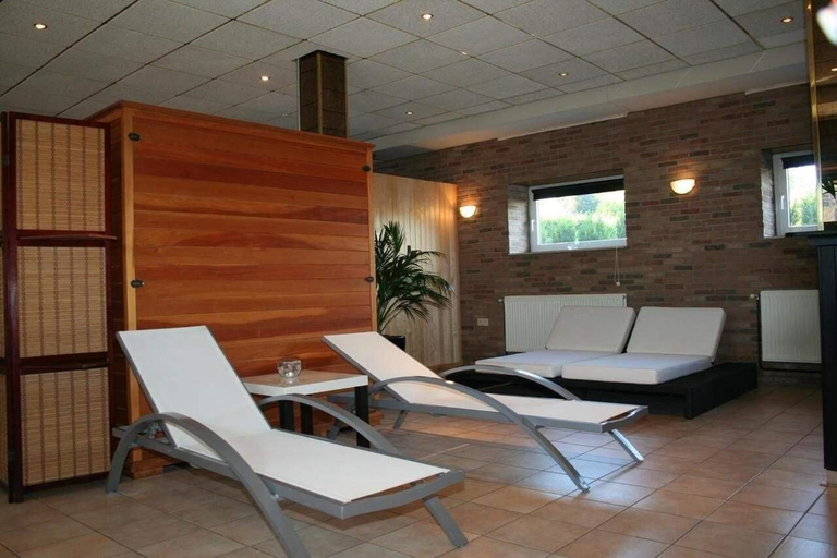 Others 3, Hotel Admiraal, Limburg