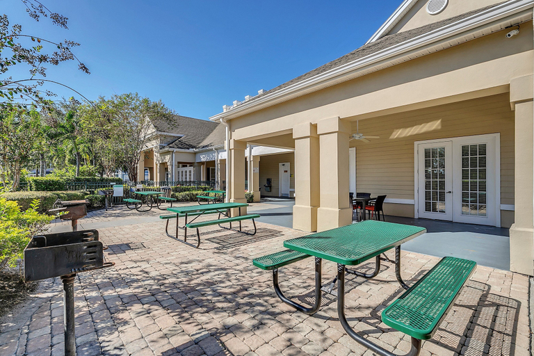 Exterior & Views 2, Modern & Comfy 20min to Disney Queenbeds, Osceola
