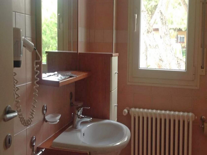 Bathroom 3, Residence Rivaverde, Ravenna