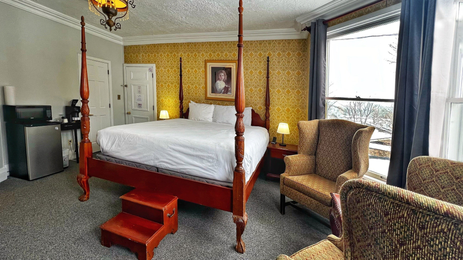 Bedroom 2, Inn at the Falls, Muskoka