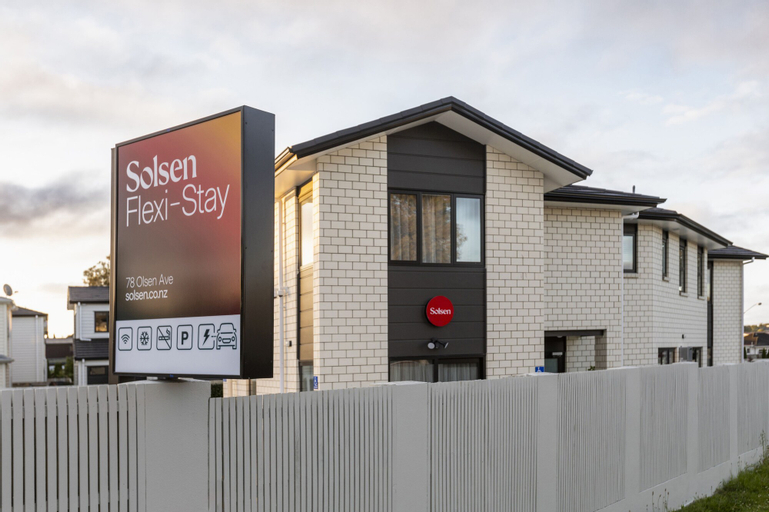 Solsen Motel, Waitakere