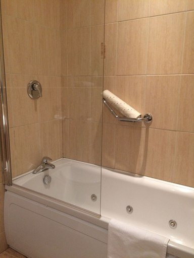 Bathroom 3, Eviston House Hotel