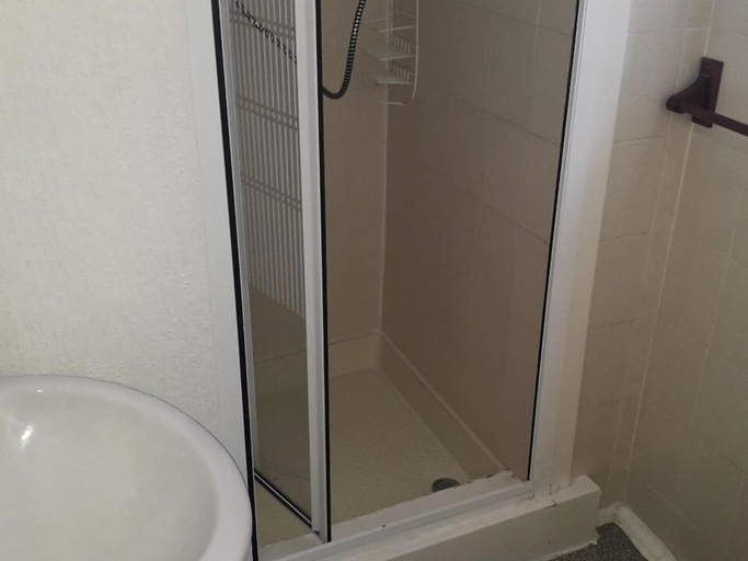 Bathroom 5, Belroy Hotel, Blackpool