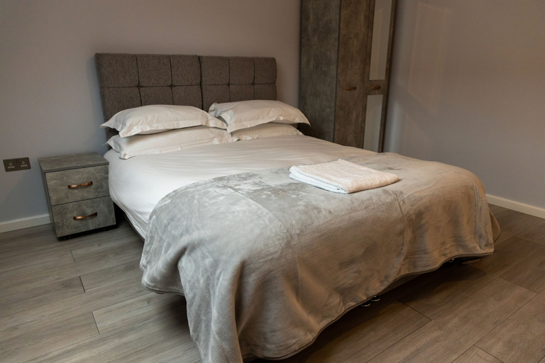 Bedroom 3, London Heathrow Bath Road Flats, London