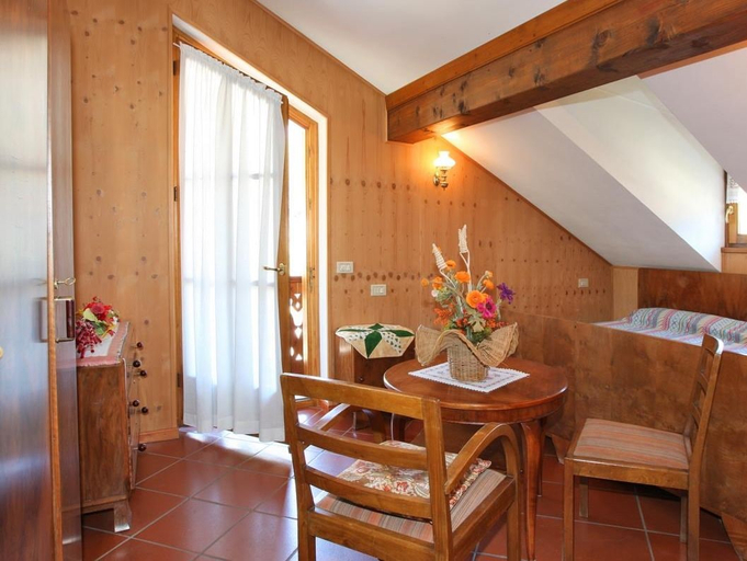 In-room dining 3, Casa Gilda, Belluno