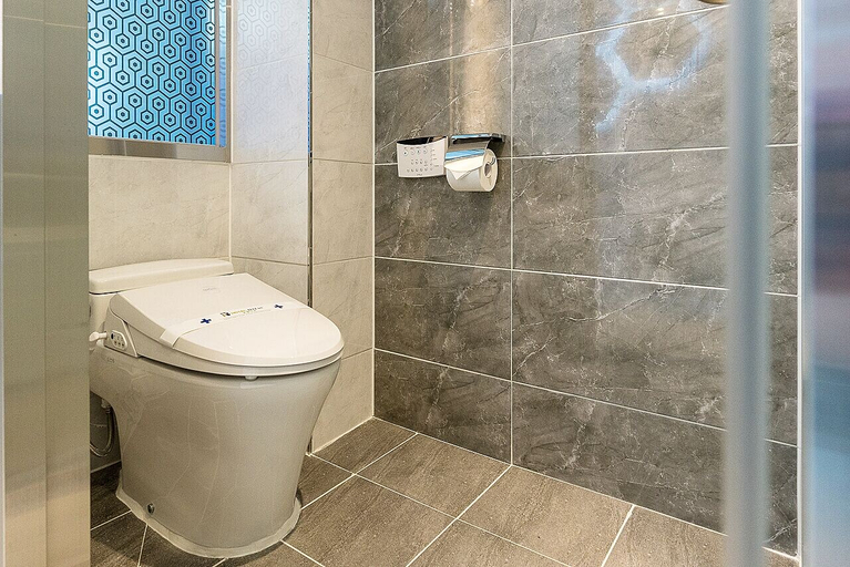Bathroom 4, Theban Hotel, Chungju