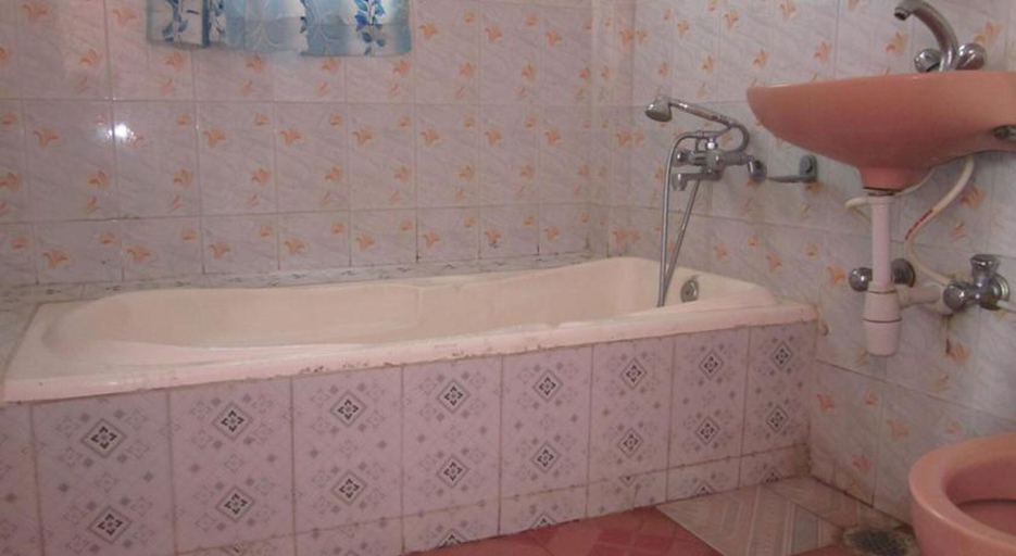 Bathroom, Hotel Lotus Inn, Gandaki