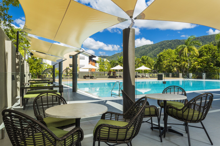 Sport & Beauty, Tranquil Waters - Luxury in Oceans Edge, Cairns