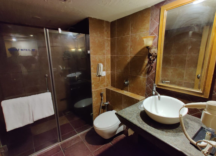 Bathroom 5, Shravanti Sarovar Portico Bengaluru, Bangalore