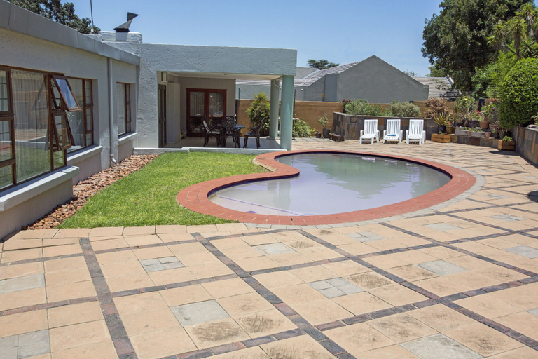 Sport & Beauty, Spacious Garden Cottage, City of Johannesburg