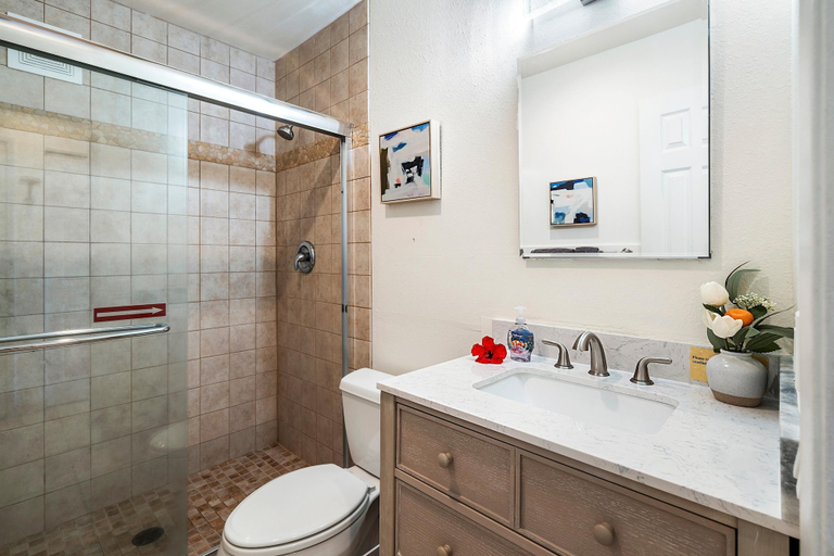 Bathroom 4, Kona Isle D2, Hawaii