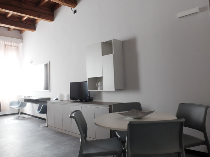 Others 5, Residence Carlton, Ferrara