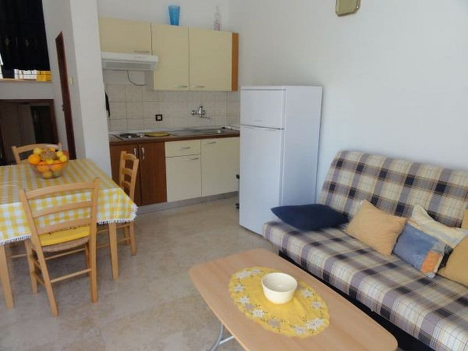 Others 4, Affordable apartment Helena, Medulin