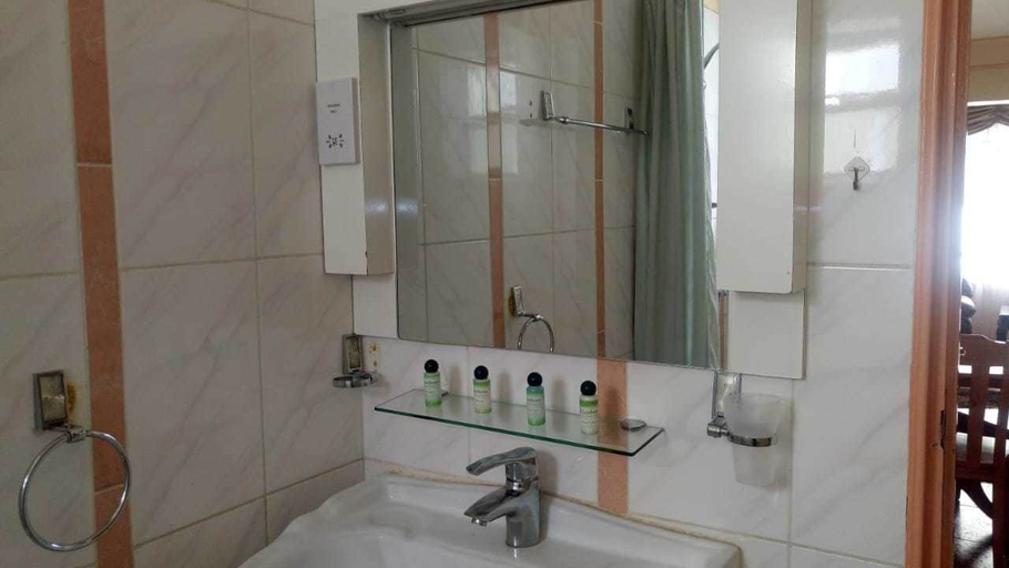 Bathroom 3, Pinnacle Court Apartments, Dagoretti North