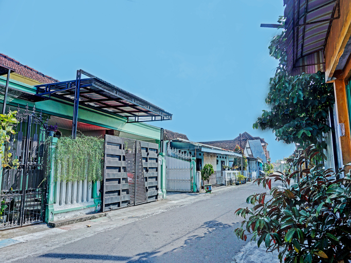 Exterior & Views 5, Oyo 91502 Kost Bu Lilies Syariah, Tulungagung