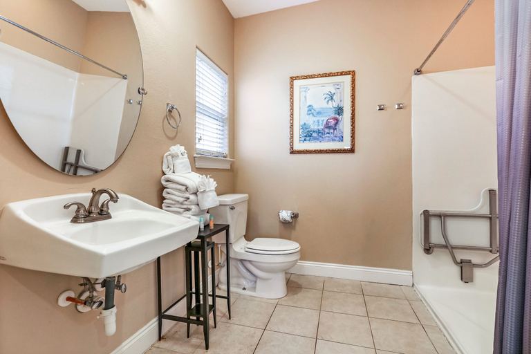 Bathroom 3, Grotto on the Gulf, Baldwin
