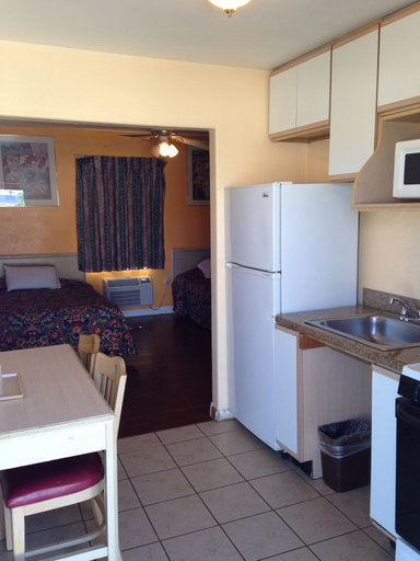 Others 4, Deluxe Inn, Riverside