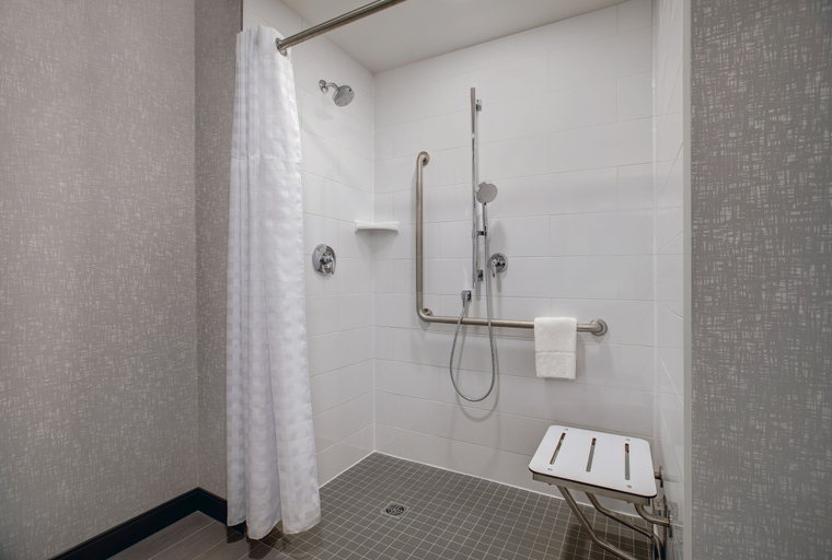 Bathroom 5, Hampton Inn & Suites by Hilton Waterloo St. Jacobs, Waterloo