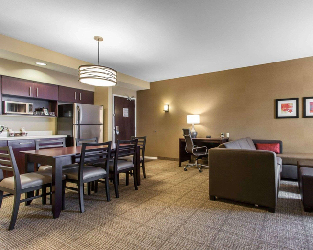 Bedroom 3, Comfort Suites Youngstown North, Trumbull