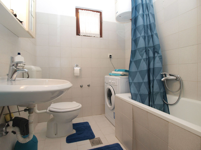 Bathroom, Apartment 1639, Pula