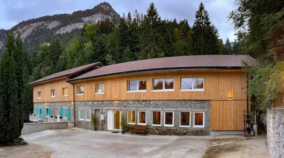 Exterior & Views