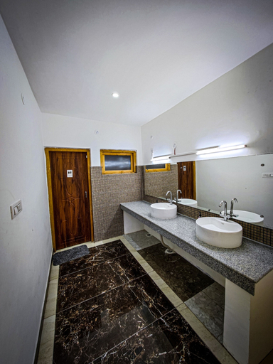 Bathroom 3, Hotel Hill Top Heaven, Leh