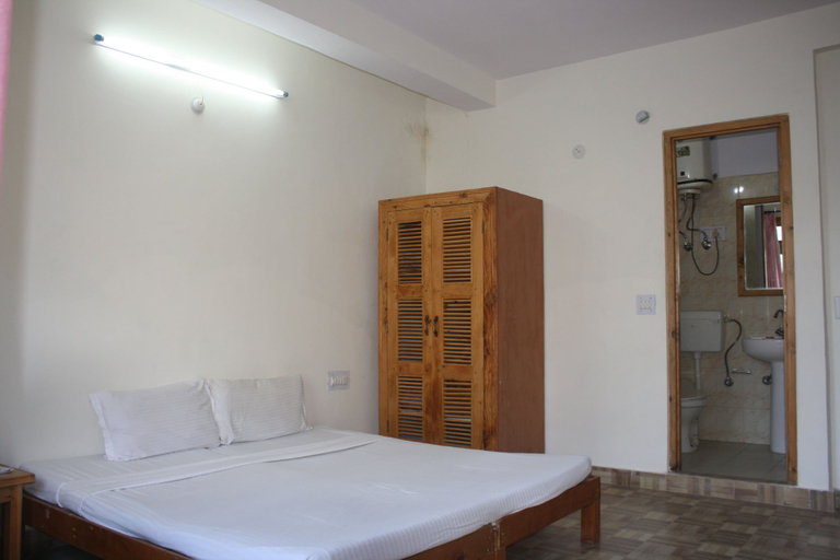 Bedroom 2, Sarthak B&B, Kullu