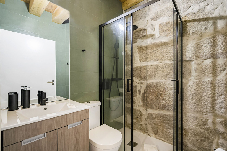 Bathroom 3, Olivia 1895 Apartments, Porto
