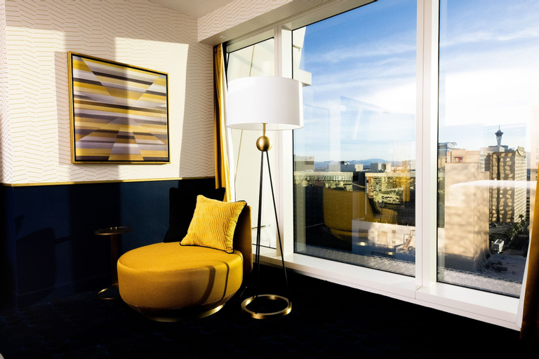 Exterior & Views 11