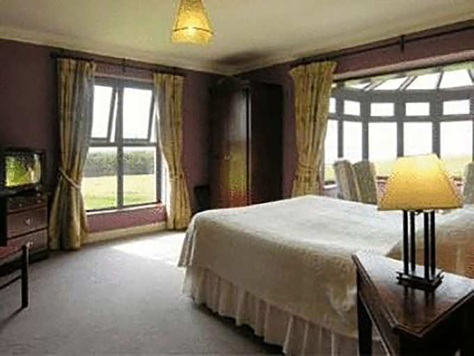 Bedroom 2, Ballinalacken castle country house hotel