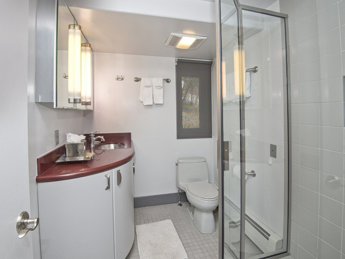 Bathroom 3, Skaal House, Eagle