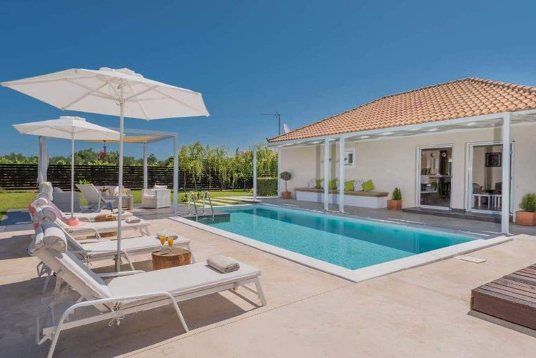 Sport & Beauty 1, Madini Luxury villa with private Heated pool, Ionian Islands