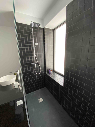 Bathroom 5, Les Tourelles, Pyrénées-Atlantiques