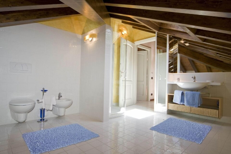 Bathroom 3, Villa Chic, Como