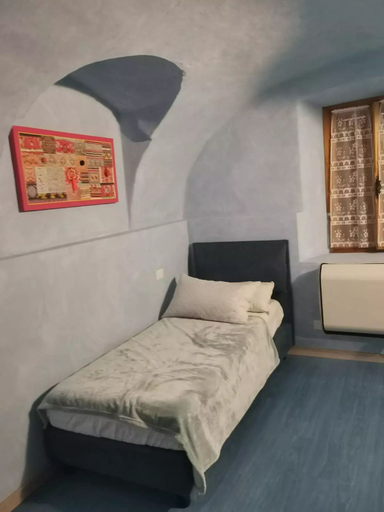 Bedroom 3, Guesthouse La nuvola, Biella