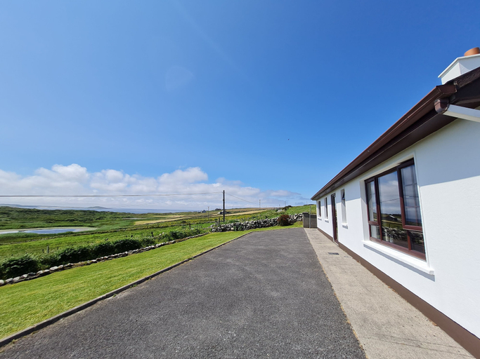 Exterior & Views 2, Sea View Cottage, Errislannan