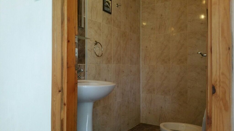 Bathroom 5, Esralina Pansiyon, Kemer