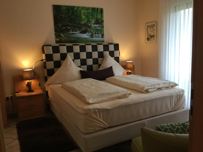 Bedroom 3, zu Jeddelohs Rosengarten Hotel & Bungalows, Marburg-Biedenkopf
