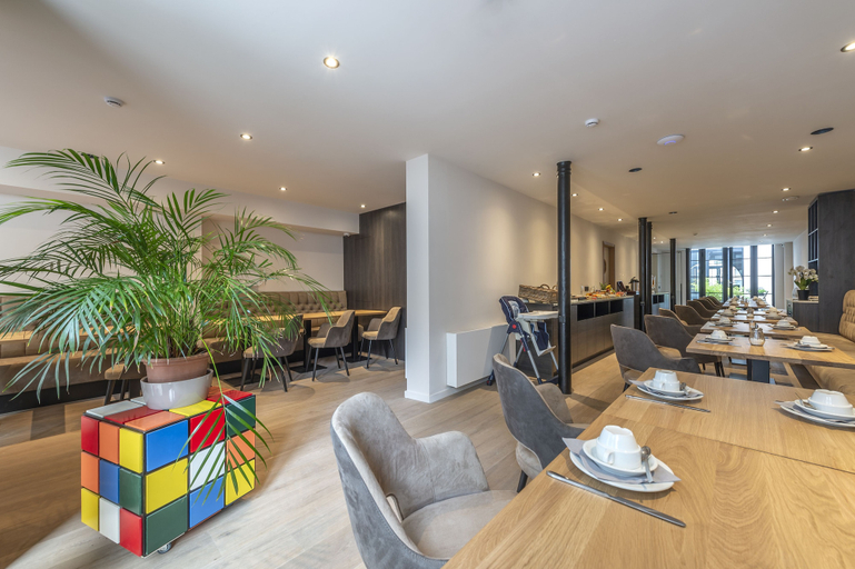 Others 5, Hotel Monarc, West-Vlaanderen