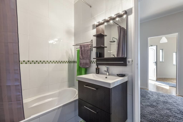 Bathroom, Carvalhosa Apartment, Vila Verde