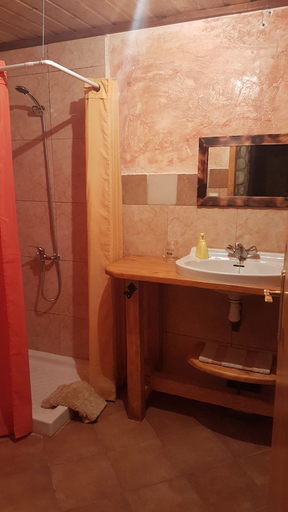 Bathroom 4, Los Arcos de Barasona, Huesca