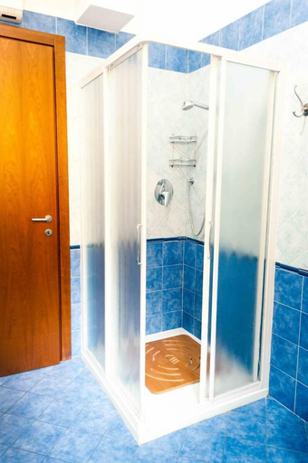 Bathroom shower, Orange Flat - Fiera District, Bologna