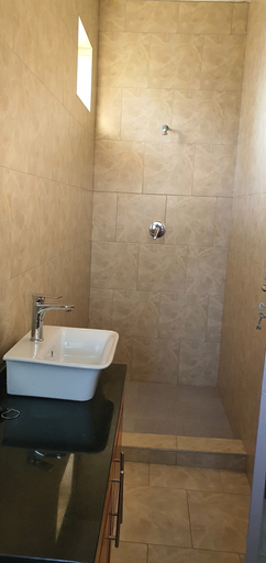Bathroom 3, The Princess Guest House, Harare